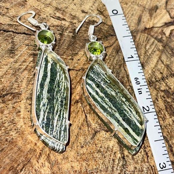 Chrysotile in Serpentine Earrings 2 7/8” - Picture 5 of 8
